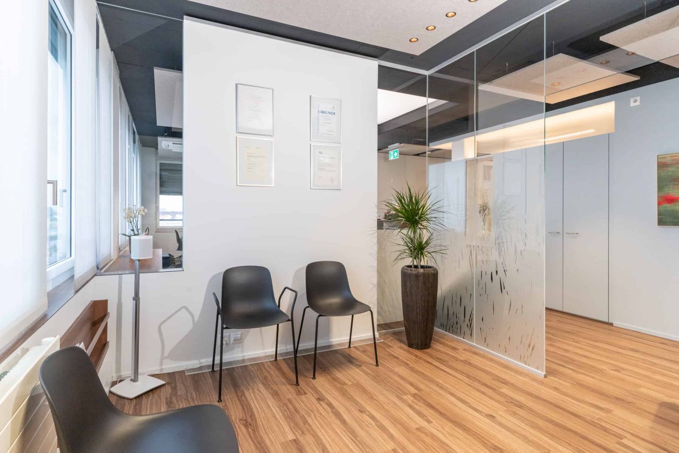 MRT Zentrum Suhr - Bild Warteraum